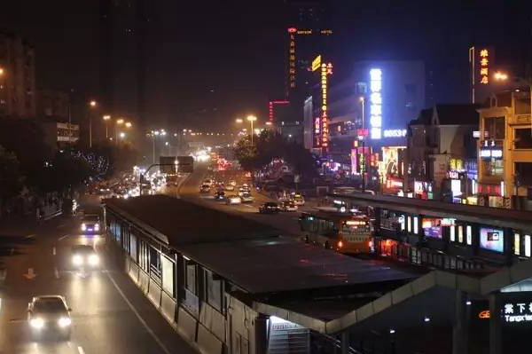 阿強(qiáng)家的酸菜魚你一定吃過,但你知不知道她為何只選路邊開店? 阿強(qiáng)家的酸菜魚你一定吃過,但你知不知道她為何只選路邊開店?